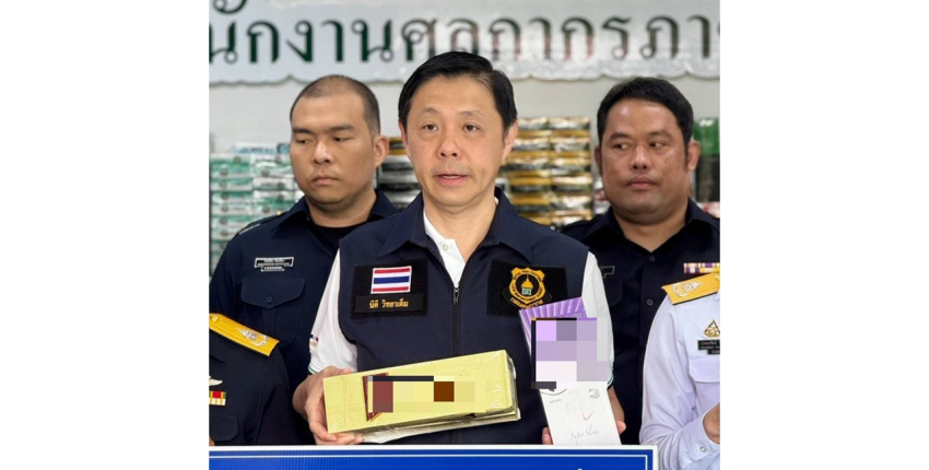 Deputy Director-General of the Customs  Department led a press conference on the seizing of 1,529,400 sticks of foreign-origin cigarettes, without any customs clearance documentation