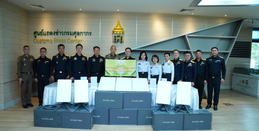 อธิบดีกรมศุลกากร ส่งมอบอุปกรณ์รับสัญญาณดาวเทียมสื่อสารให้แก่กองบัญชาการตำรวจสอบสวนกลางและกรมการสื่อสารทหาร กองบัญชาการกองทัพไทย