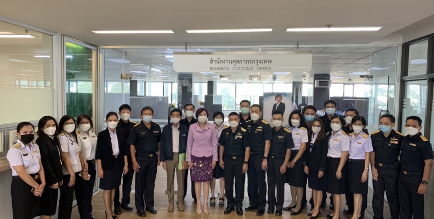 Mrs.Chalida Punkravee, Inspector General of the Ministry of Finance visited Bangkok Customs Office