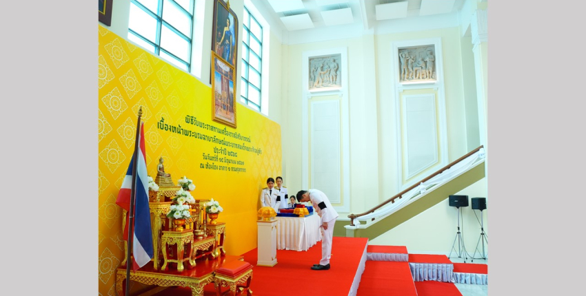 อธิบดีฯ เป็นประธานพิธีรับพระราชทานเครื่องราชอิสริยาภรณ์เบื้องหน้าพระบรมฉายาลักษณ์พระบาทสมเด็จพระเจ้าอยู่หัว
