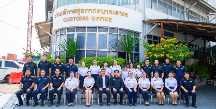 รองฯ ดิเรก ลงพื้นที่ตรวจเยี่ยมการปฏิบัติงานพร้อมมอบนโยบายแก่เจ้าหน้าที่ศุลกากร ส่วนบริการศุลกากรบางเสาธง