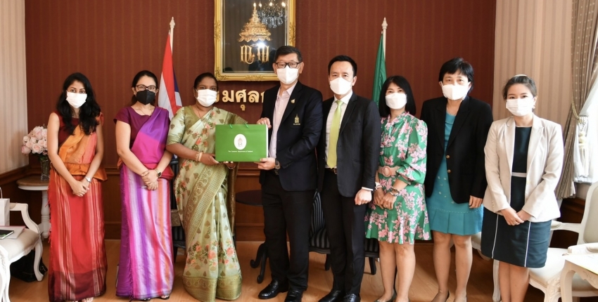 Ambassador Extraordinary and Plenipotentiary of the Democratic Socialist Republic of Sri Lanka to the Kingdom of Thailand and Delegates from Embassy and Permanent Mission of the Democratic Socialist Republic of Sri Lanka Who paid a courtesy visit to the Director-General of Thai Customs.
