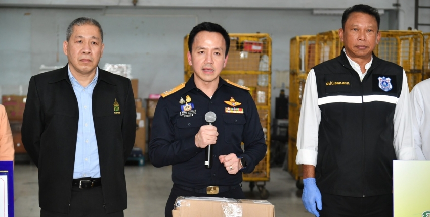 Deputy Director-General of the Customs Department announced the seizing 2.31 kilograms of cocaine in a parcel post, worth than 11 million baht 